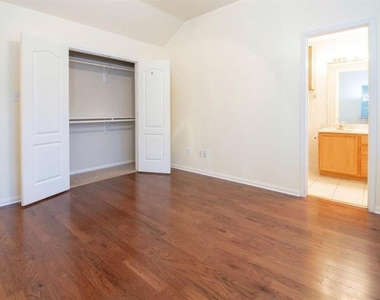 1207 Lovett Street - Photo Thumbnail 14