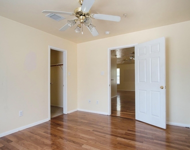 1207 Lovett Street - Photo Thumbnail 10