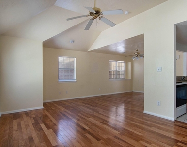 1207 Lovett Street - Photo Thumbnail 3