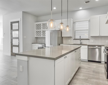 1602 Westside Gardens Lane - Photo Thumbnail 4