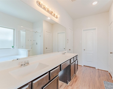 8327 Threadfin Way - Photo Thumbnail 20