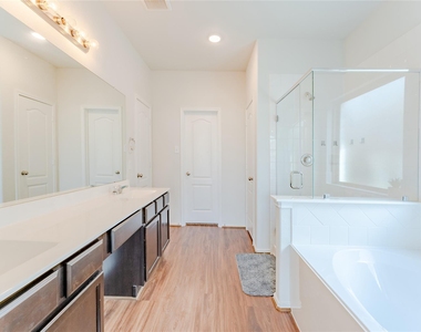 8327 Threadfin Way - Photo Thumbnail 17