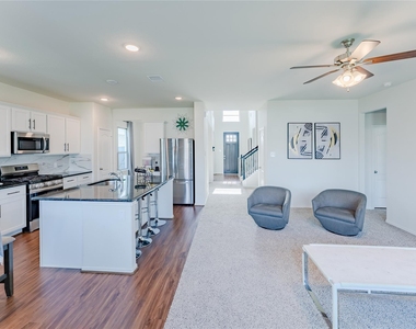8327 Threadfin Way - Photo Thumbnail 10