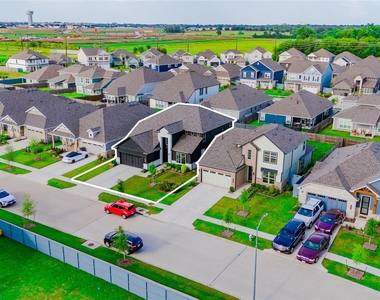8327 Threadfin Way - Photo Thumbnail 31