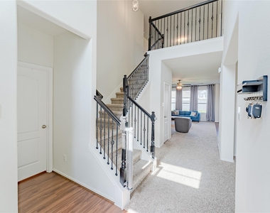 8327 Threadfin Way - Photo Thumbnail 4