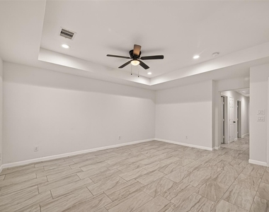 4302 Hirsch Road - Photo Thumbnail 8