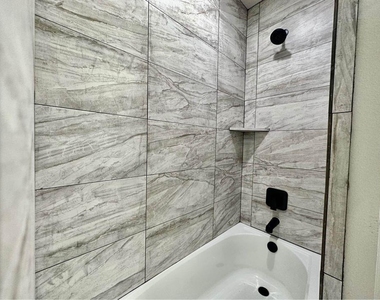 4302 Hirsch Road - Photo Thumbnail 18