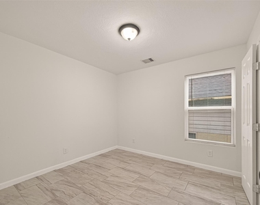 4302 Hirsch Road - Photo Thumbnail 19