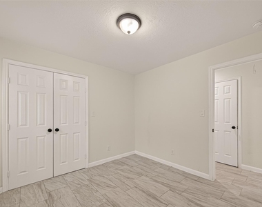 4302 Hirsch Road - Photo Thumbnail 13