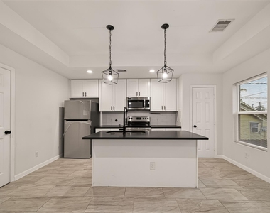 4302 Hirsch Road - Photo Thumbnail 1