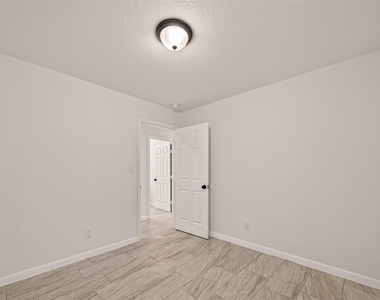 4302 Hirsch Road - Photo Thumbnail 14