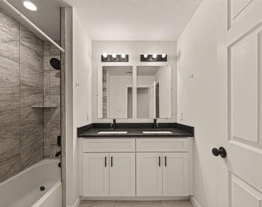 4302 Hirsch Road - Photo Thumbnail 16
