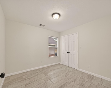 4302 Hirsch Road - Photo Thumbnail 15