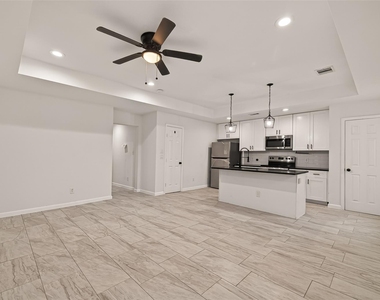 4302 Hirsch Road - Photo Thumbnail 6