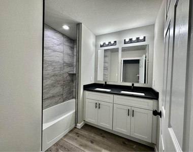4302 Hirsch Road - Photo Thumbnail 17