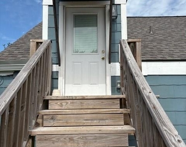 501 1/2 Johnson Street - Photo Thumbnail 1