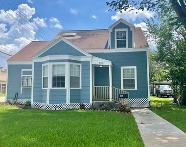 501 1/2 Johnson Street - Photo Thumbnail 13