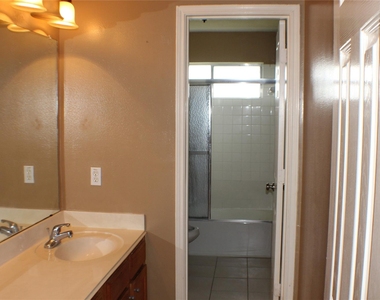 12231 Ashford Park Drive - Photo Thumbnail 31