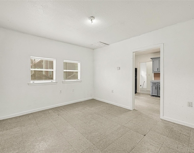 14336 Victoria Street - Photo Thumbnail 6