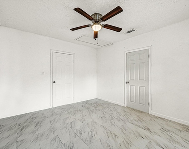 14336 Victoria Street - Photo Thumbnail 13