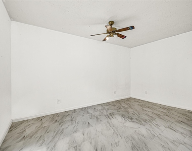 14336 Victoria Street - Photo Thumbnail 17