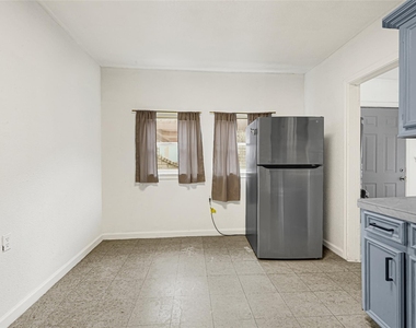 14336 Victoria Street - Photo Thumbnail 10