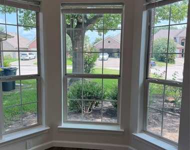 2205 Highland Crossing Drive - Photo Thumbnail 7