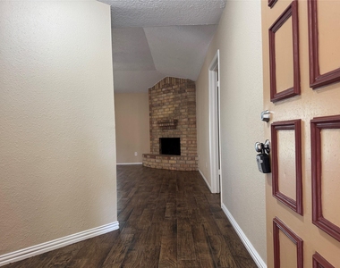 9831 Shell Rock Road - Photo Thumbnail 5