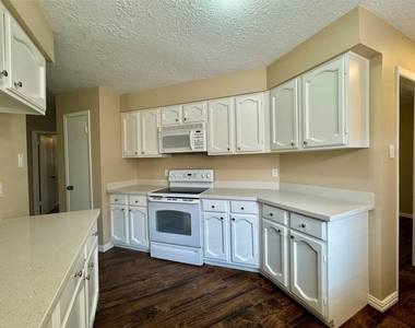 9831 Shell Rock Road - Photo Thumbnail 13