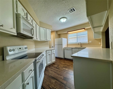 9831 Shell Rock Road - Photo Thumbnail 10