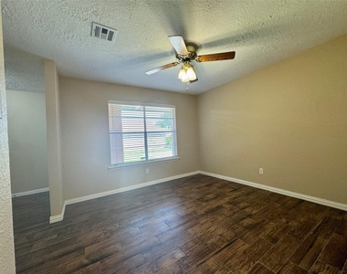 9831 Shell Rock Road - Photo Thumbnail 15