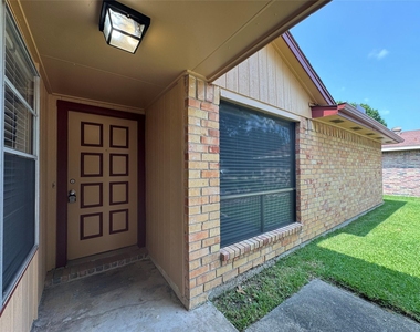 9831 Shell Rock Road - Photo Thumbnail 4