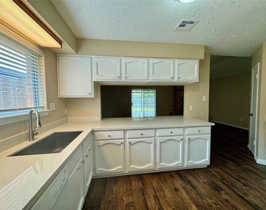 9831 Shell Rock Road - Photo Thumbnail 12