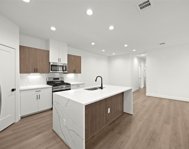 2711 Sunny Briar Drive - Photo Thumbnail 5