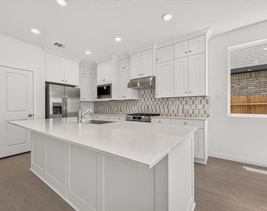 25714 Sapphire Cove Street - Photo Thumbnail 12