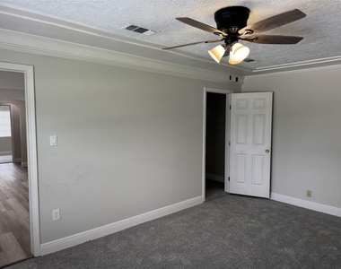 1318 Sulphur Street - Photo Thumbnail 6