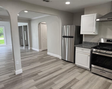 1318 Sulphur Street - Photo Thumbnail 4