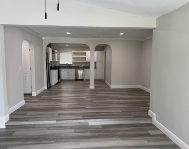 1318 Sulphur Street - Photo Thumbnail 1