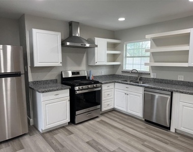 1318 Sulphur Street - Photo Thumbnail 5