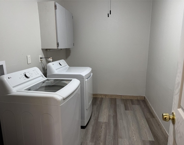 1318 Sulphur Street - Photo Thumbnail 10