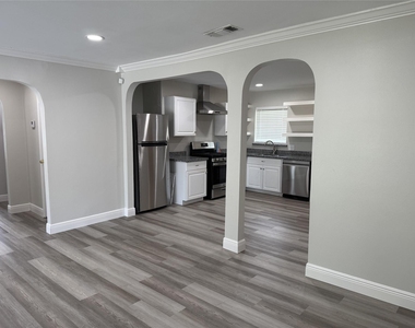 1318 Sulphur Street - Photo Thumbnail 3