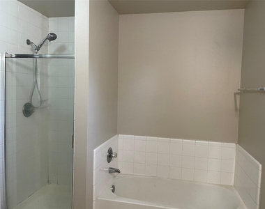 9311 Parkmore Drive Drive - Photo Thumbnail 4