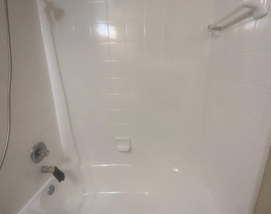 9311 Parkmore Drive Drive - Photo Thumbnail 6