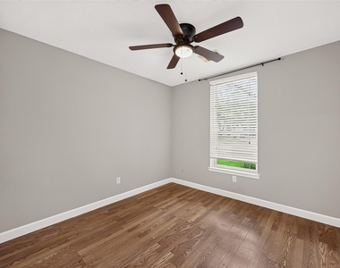 1810 Ashton Village Drive - Photo Thumbnail 18