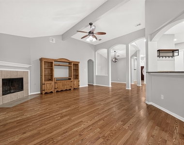 1810 Ashton Village Drive - Photo Thumbnail 7