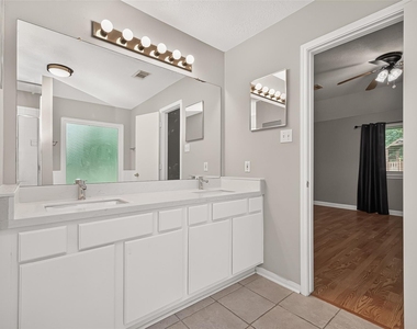 1810 Ashton Village Drive - Photo Thumbnail 20