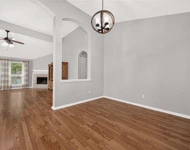 1810 Ashton Village Drive - Photo Thumbnail 9