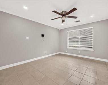 1810 Ashton Village Drive - Photo Thumbnail 15