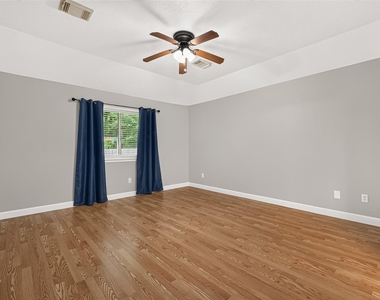1810 Ashton Village Drive - Photo Thumbnail 13