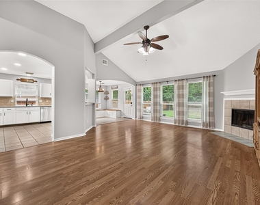 1810 Ashton Village Drive - Photo Thumbnail 8